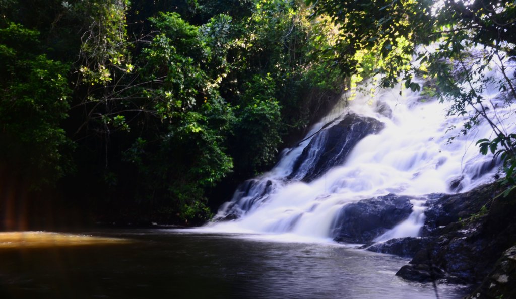 Hiking in Itacaré waterfall